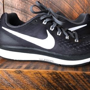 Nike black/grey tennis shoes